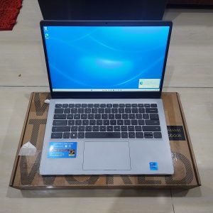Dell Vostro 3420 i5 1235U 8/512 15" FHD