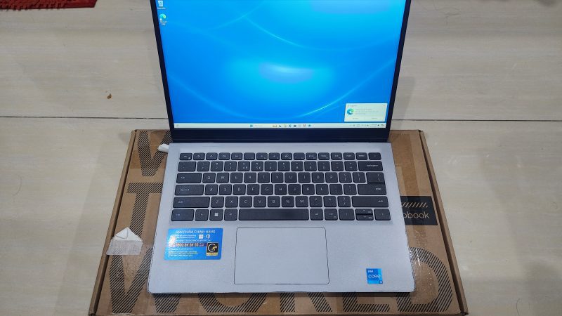 Dell Vostro 3420 i5 1235U 8/512 15" FHD